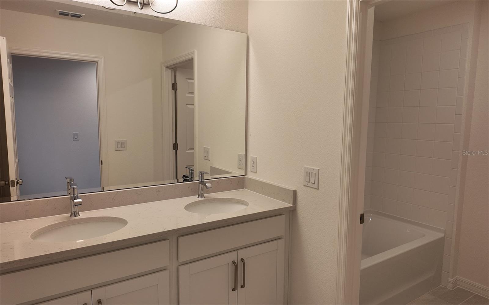 6888 Spanish Imperial St Property Photo 16