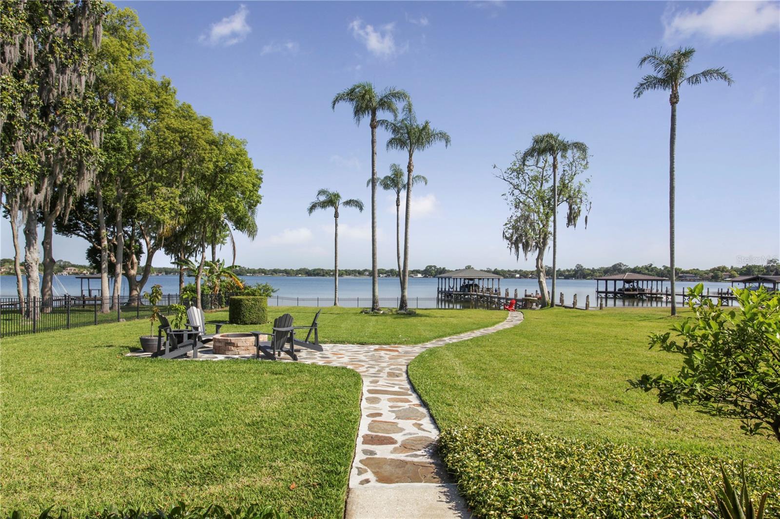 6007 Linneal Beach Dr Property Photo 3