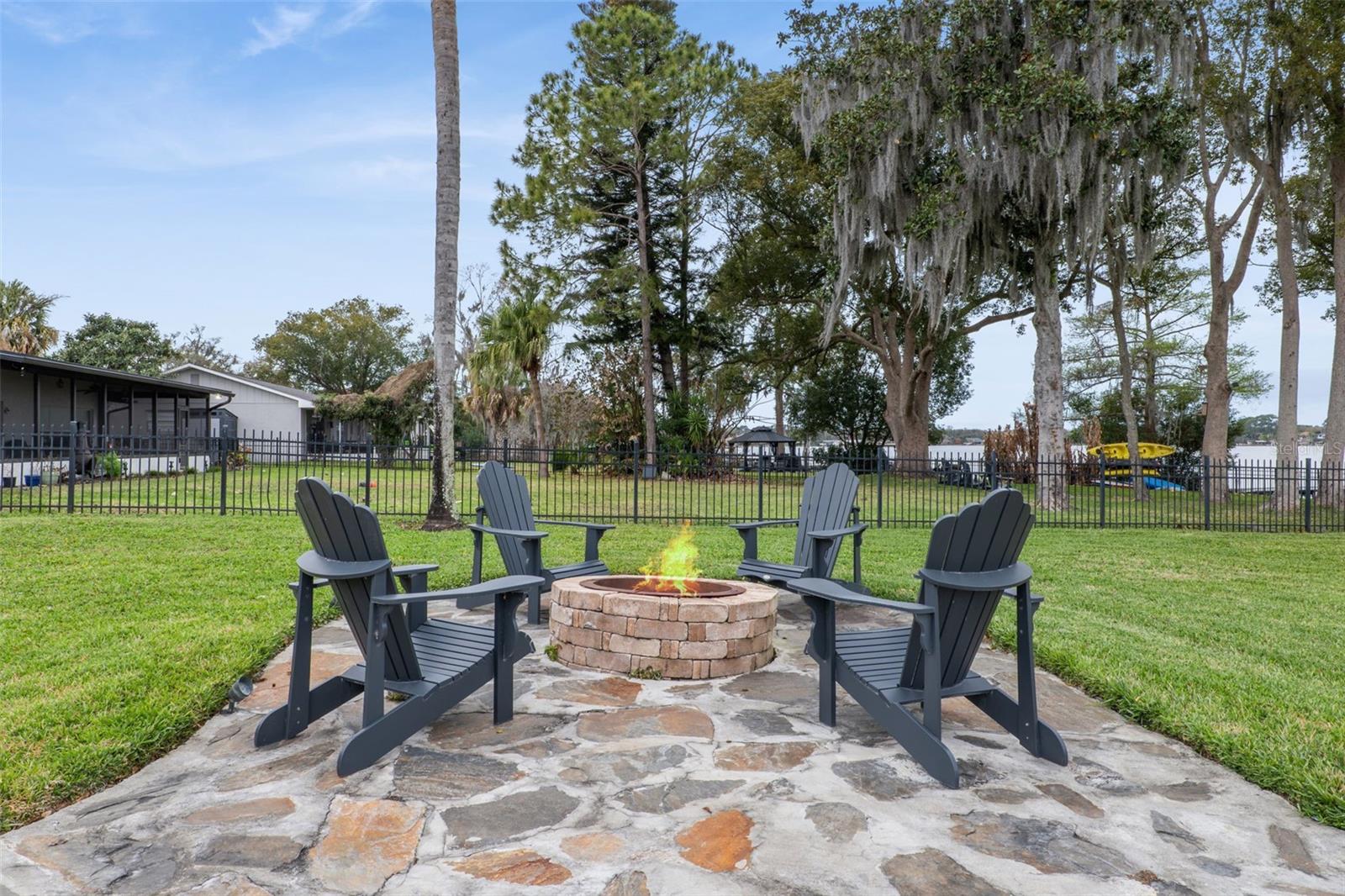 6007 Linneal Beach Dr Property Photo 8