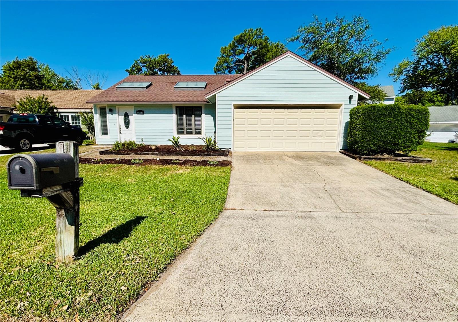 13058 Bent Pine Ct E Property Photo 2