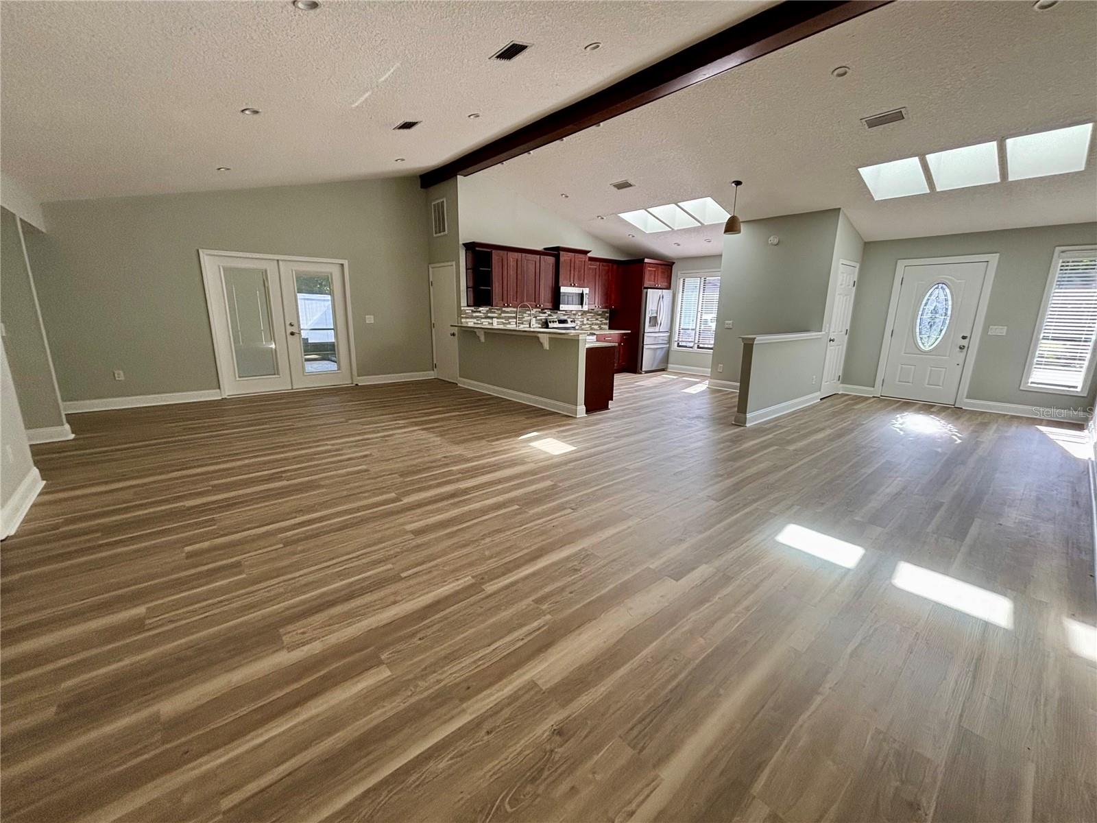 13058 Bent Pine Ct E Property Photo 5