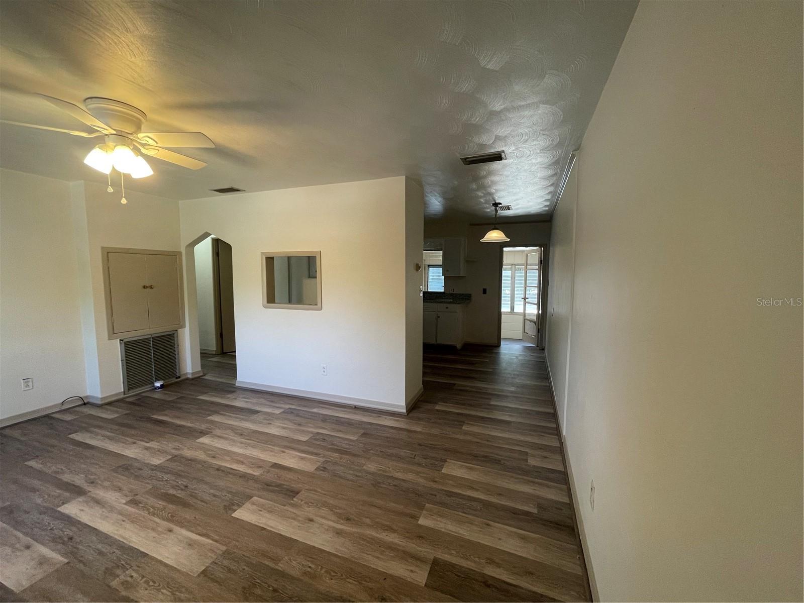 143 E South St Property Photo 3