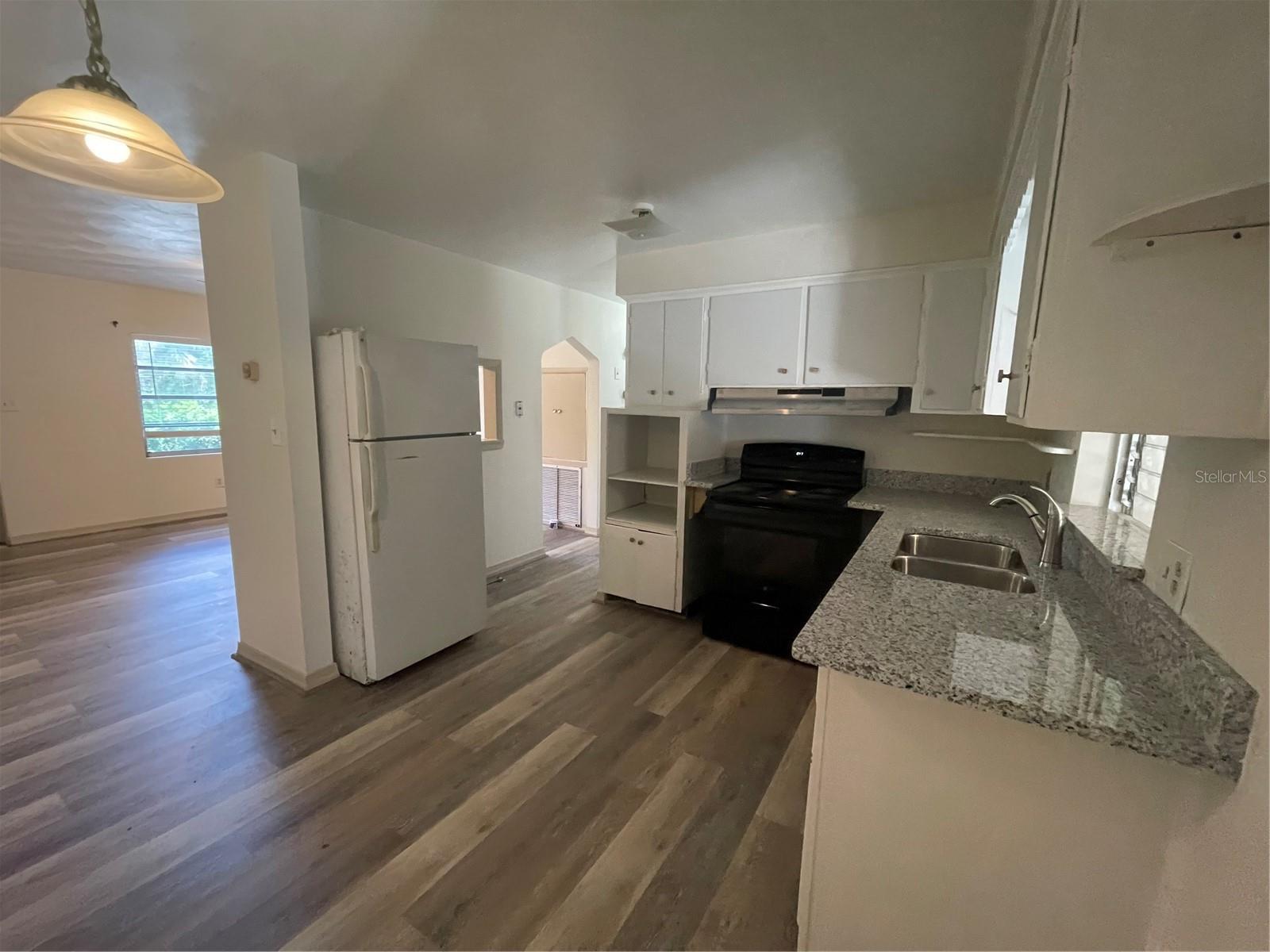 143 E South St Property Photo 5