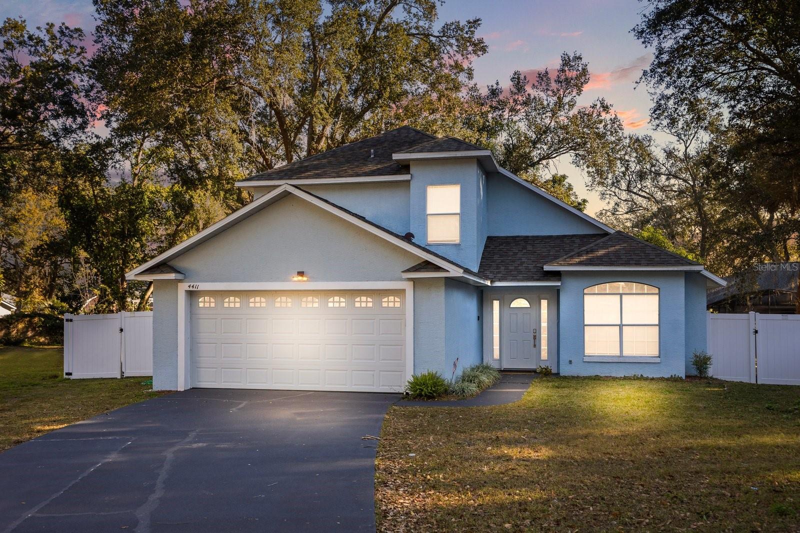 4411 White Oak Cir Property Photo 1