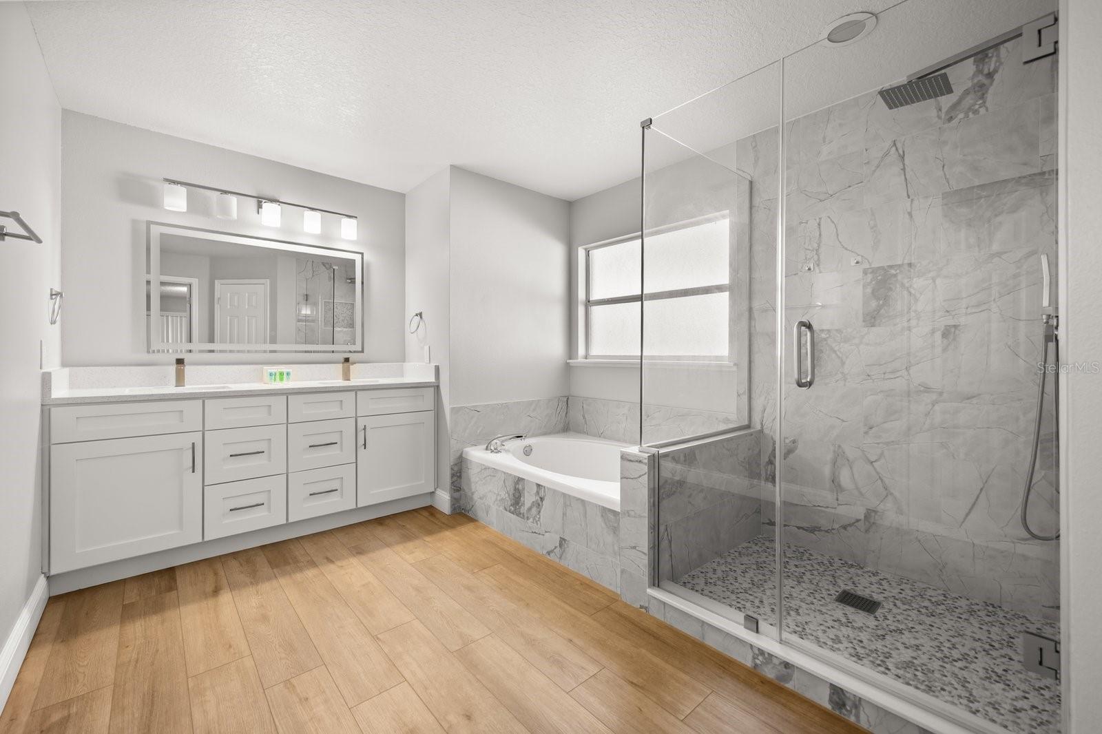 4411 White Oak Cir Property Photo 18
