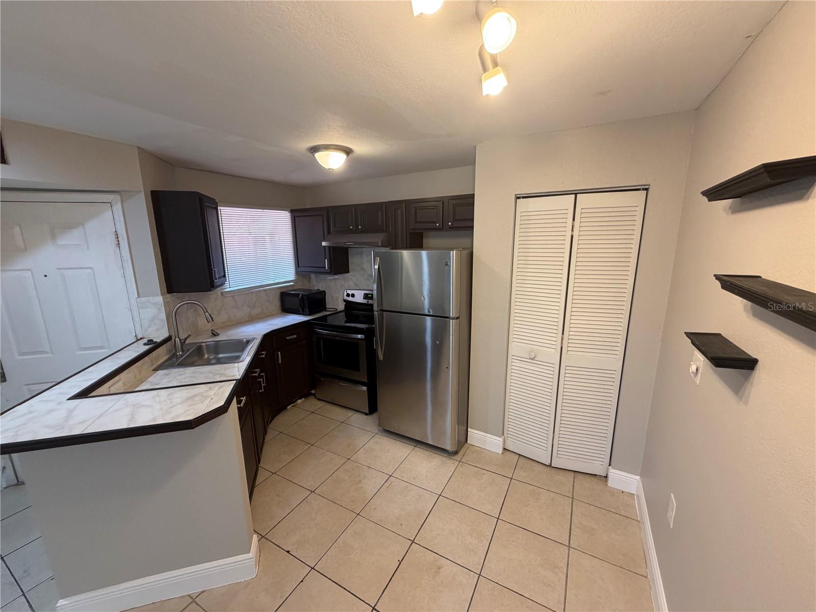 1916 Lake Atriums Cir #28 Property Photo 5