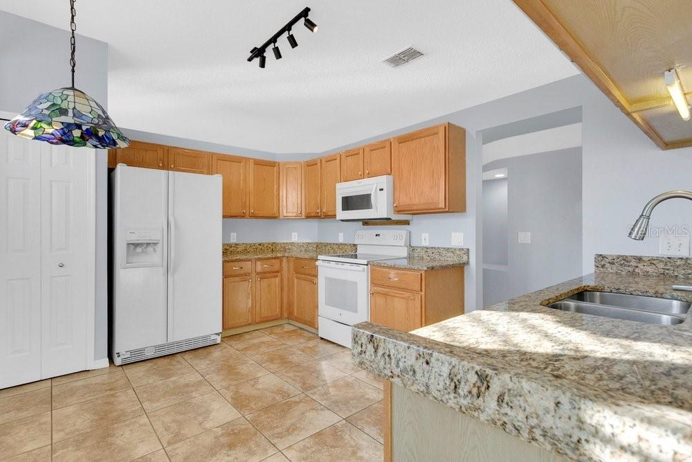 8102 Country Run Pkwy Property Photo 2