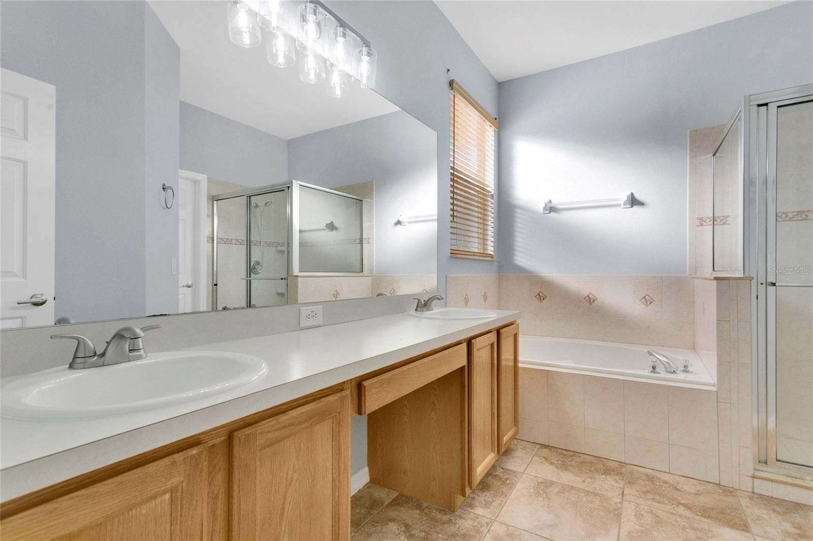 8102 Country Run Pkwy Property Photo 12