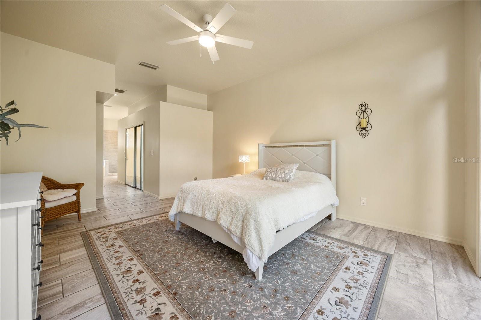 220 Wimbledon Cir Property Photo 14