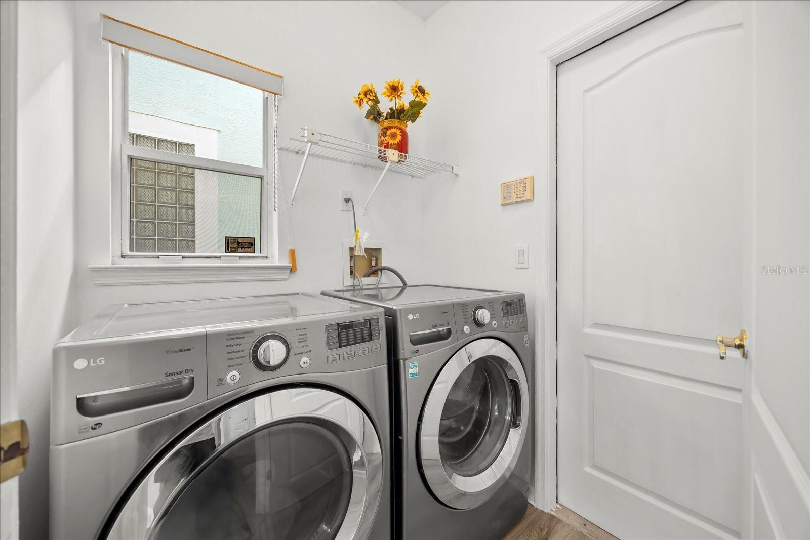 220 Wimbledon Cir Property Photo 21