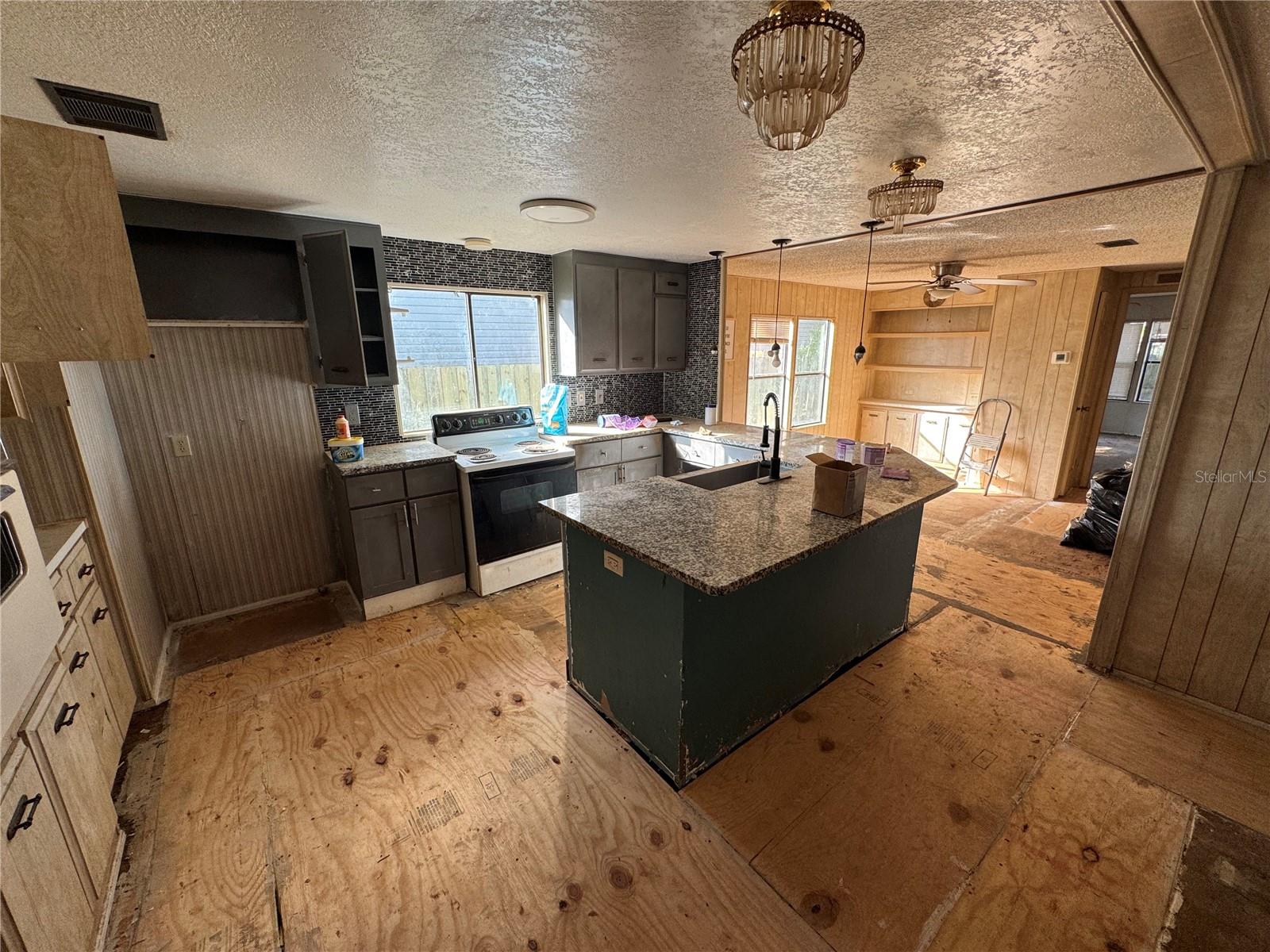 10559 Bay Hills Cir Property Photo 2