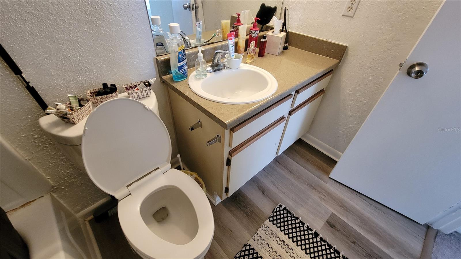 4400 Thornbriar Ln #201 Property Photo 10