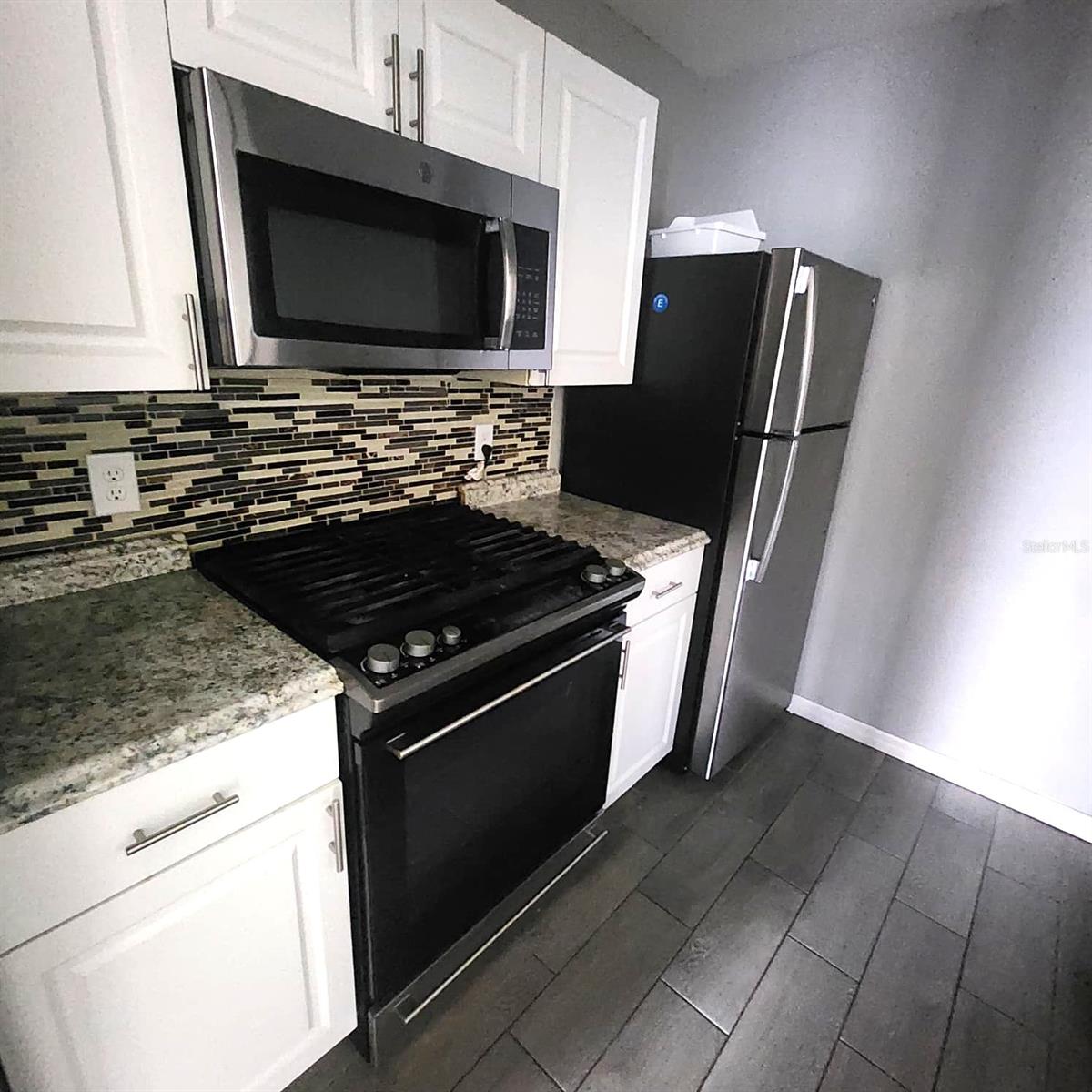 2040 San Marcos Dr Se #105 Property Photo 5