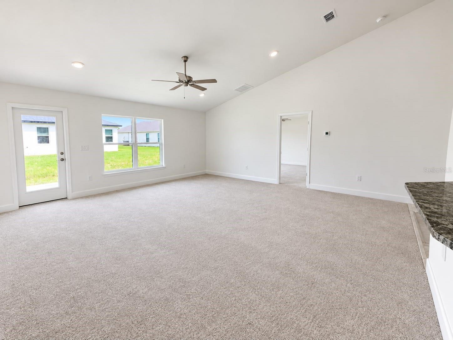 280 Hyacinth Ct Property Photo 8