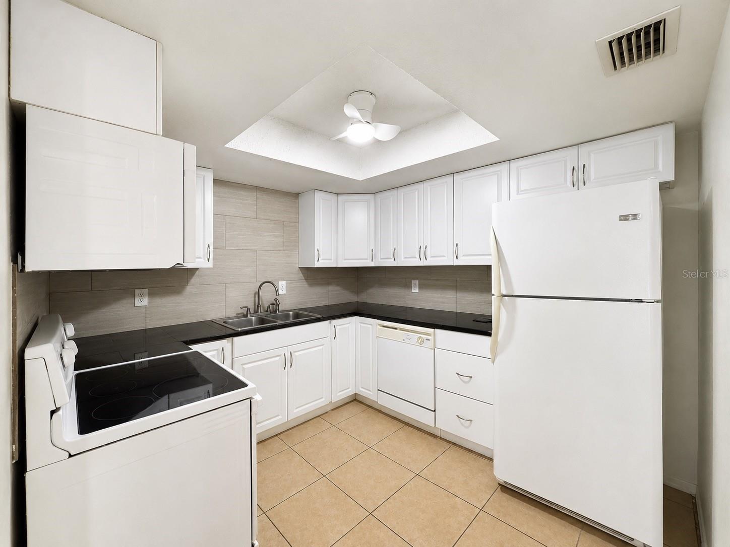 568 Bahia Cir #b Property Photo 4