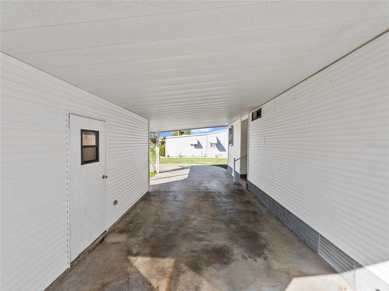 1740 Sw 35th Cir Property Photo 3