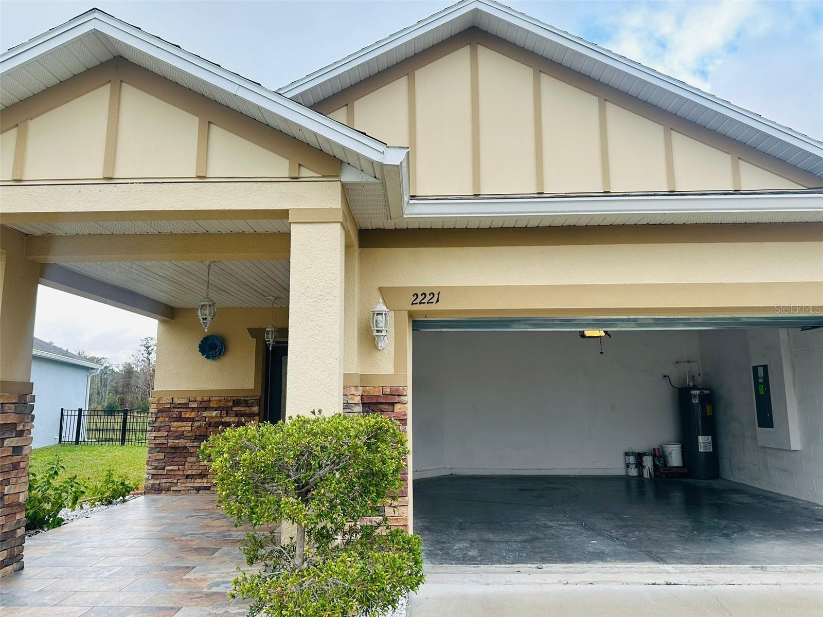 2221 Canyon Breeze Ave Property Photo 3