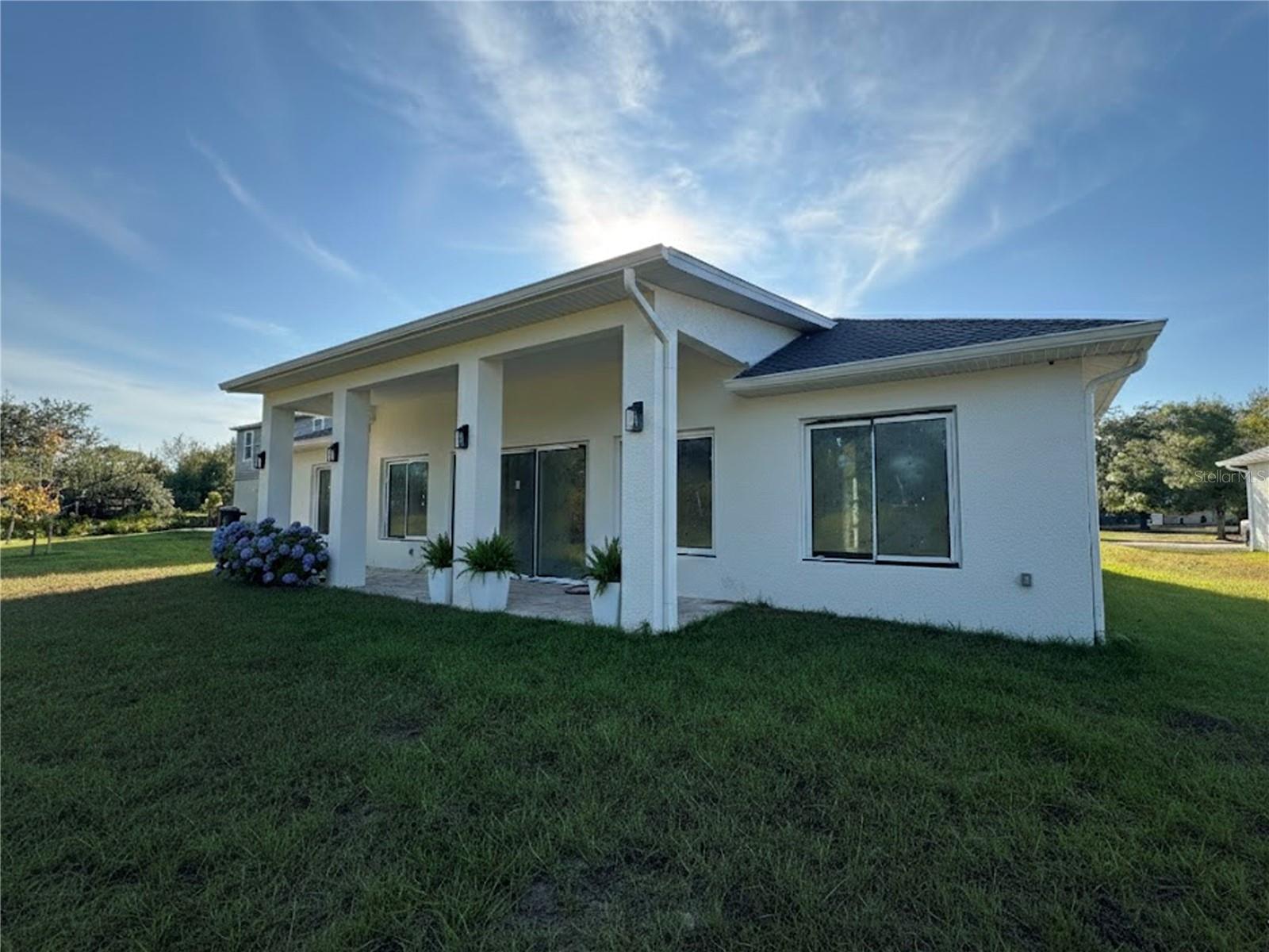 23372 Rosewood Ave Property Photo 2