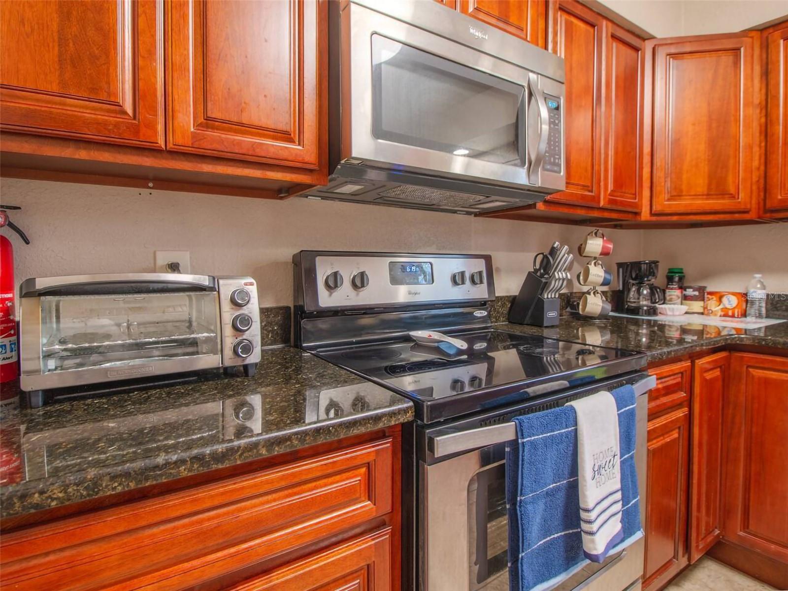 1245 Catalpa Ln Property Photo 7