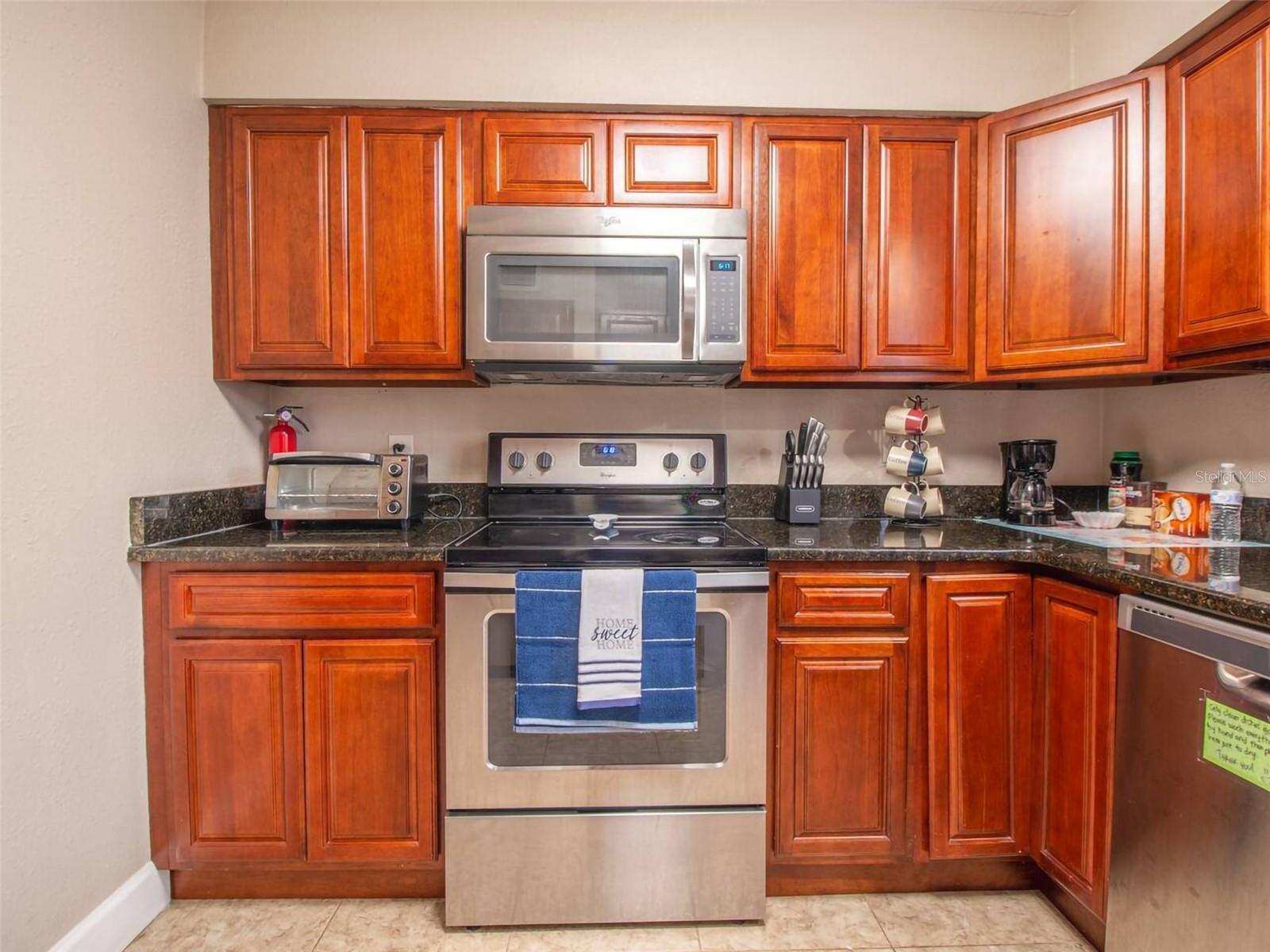 1245 Catalpa Ln Property Photo 8