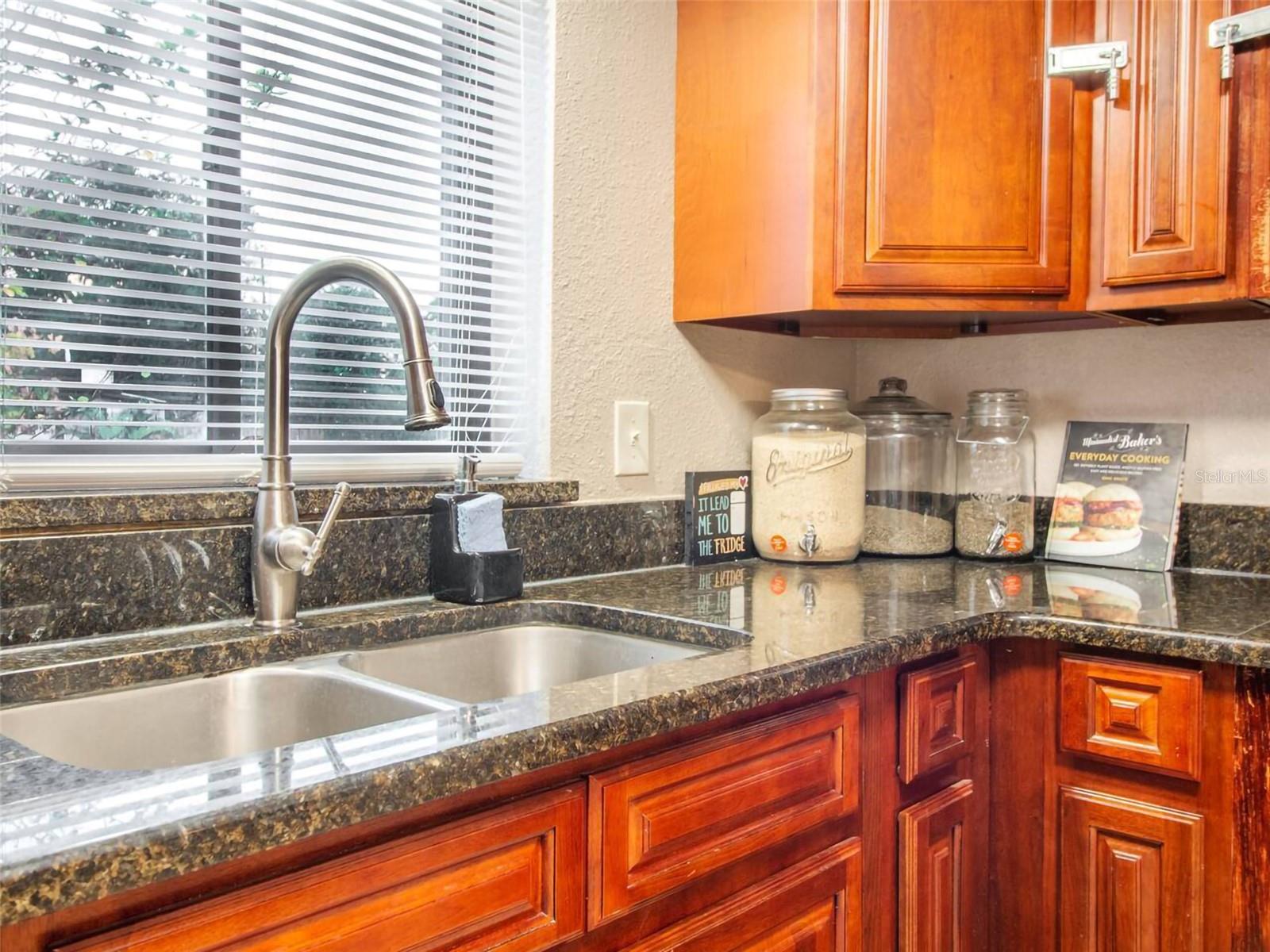 1245 Catalpa Ln Property Photo 10