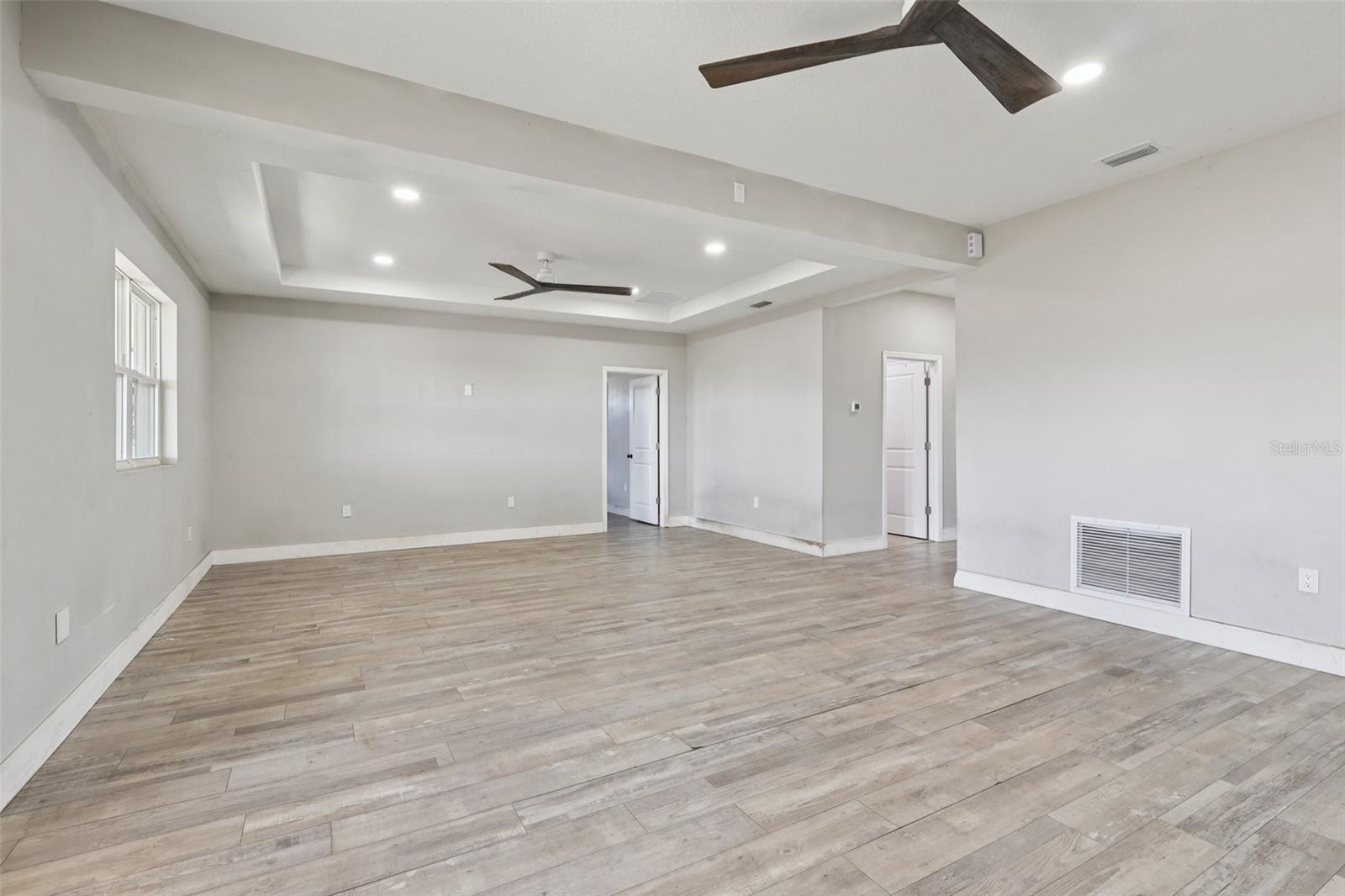O6378564 Property Photo 10