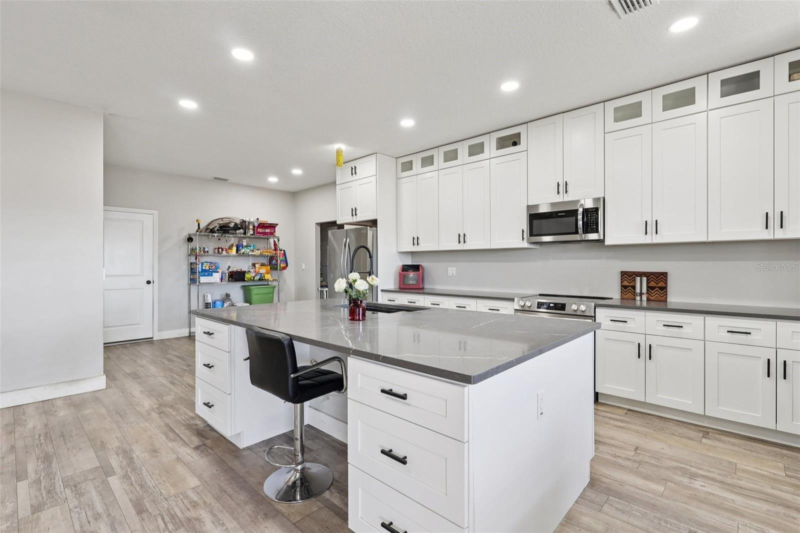 O6378564 Property Photo 13