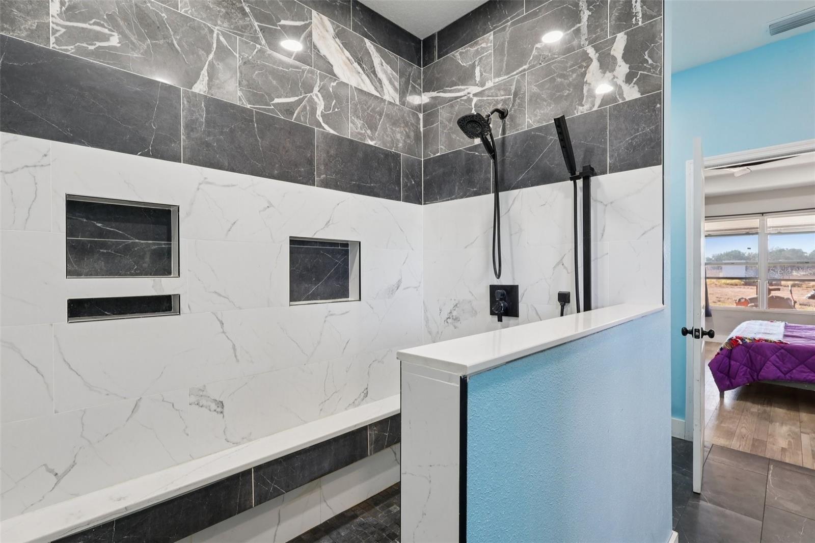 O6378564 Property Photo 19