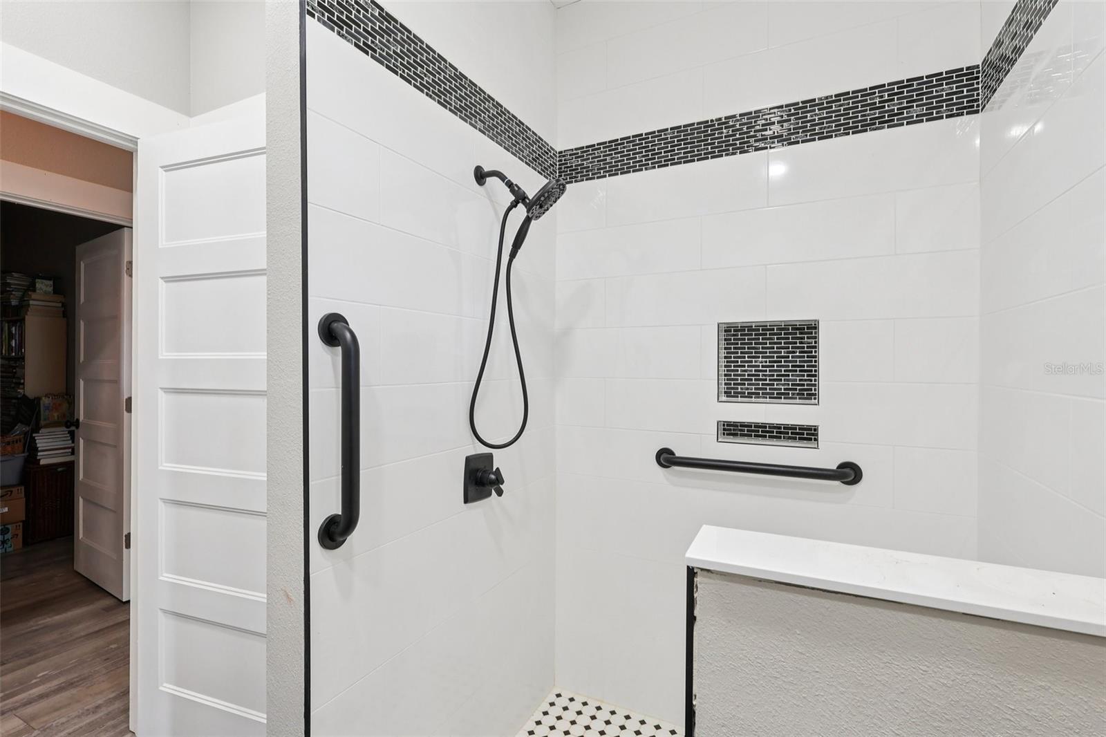 O6378564 Property Photo 27