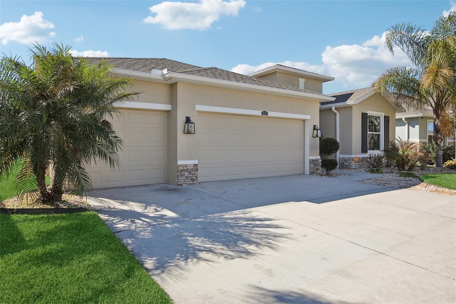 10747 Laxer Cay Loop Property Photo 4