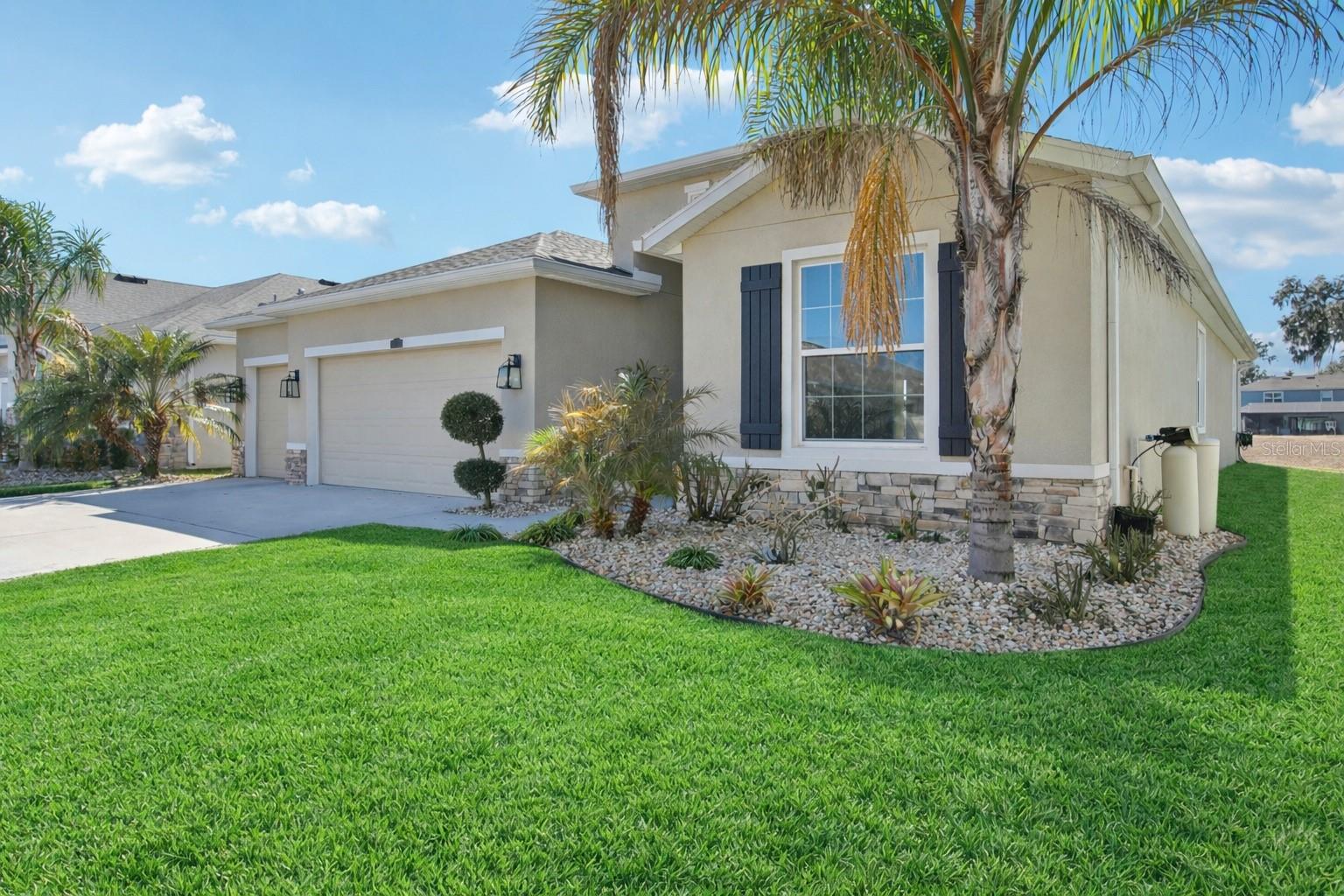 10747 Laxer Cay Loop Property Photo 6