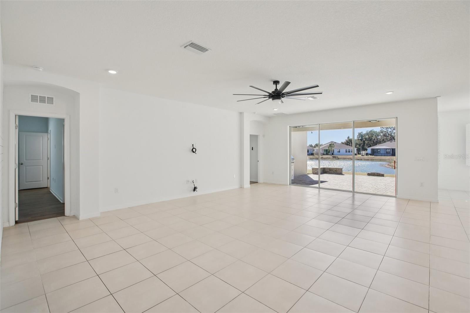 10747 Laxer Cay Loop Property Photo 9
