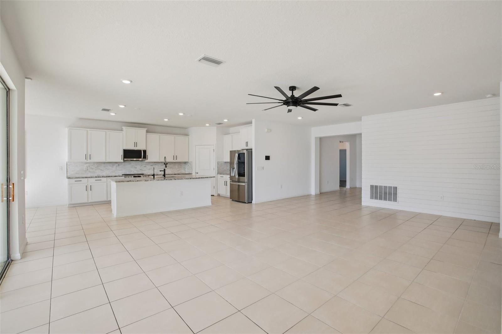 10747 Laxer Cay Loop Property Photo 11