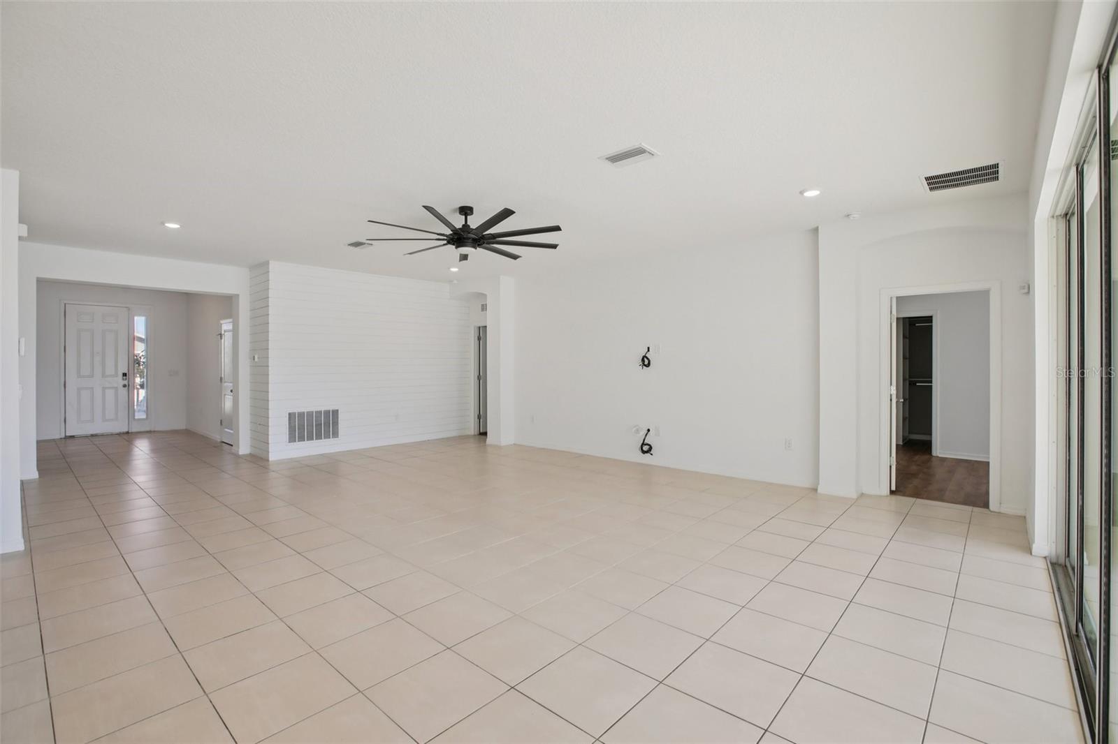 10747 Laxer Cay Loop Property Photo 13