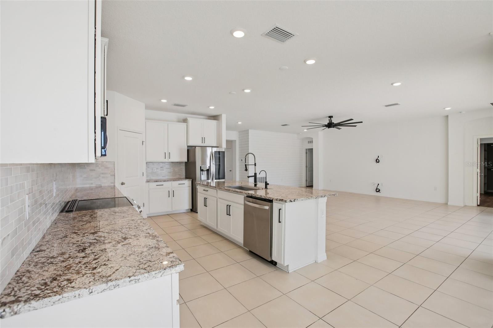 10747 Laxer Cay Loop Property Photo 16