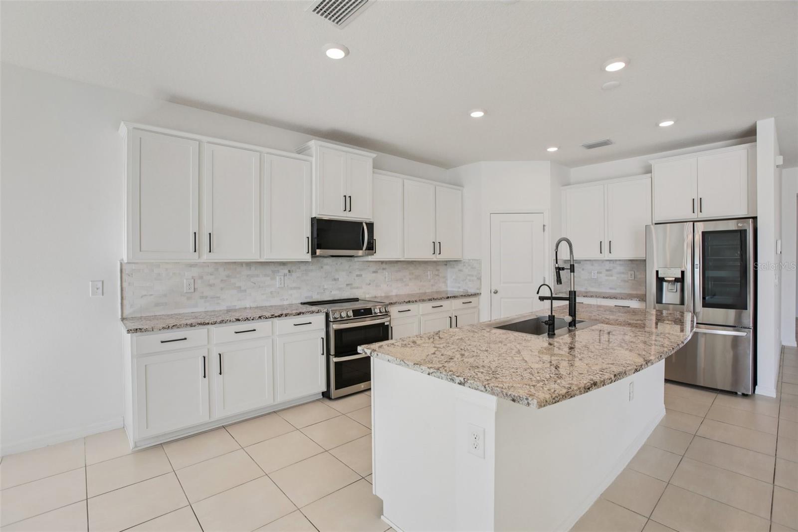 10747 Laxer Cay Loop Property Photo 18