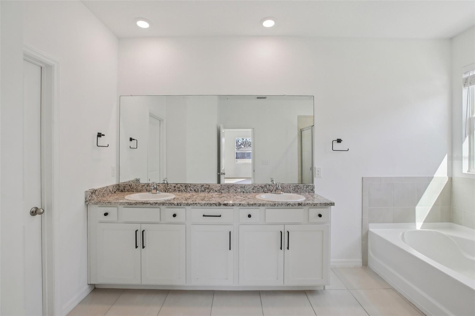 10747 Laxer Cay Loop Property Photo 38