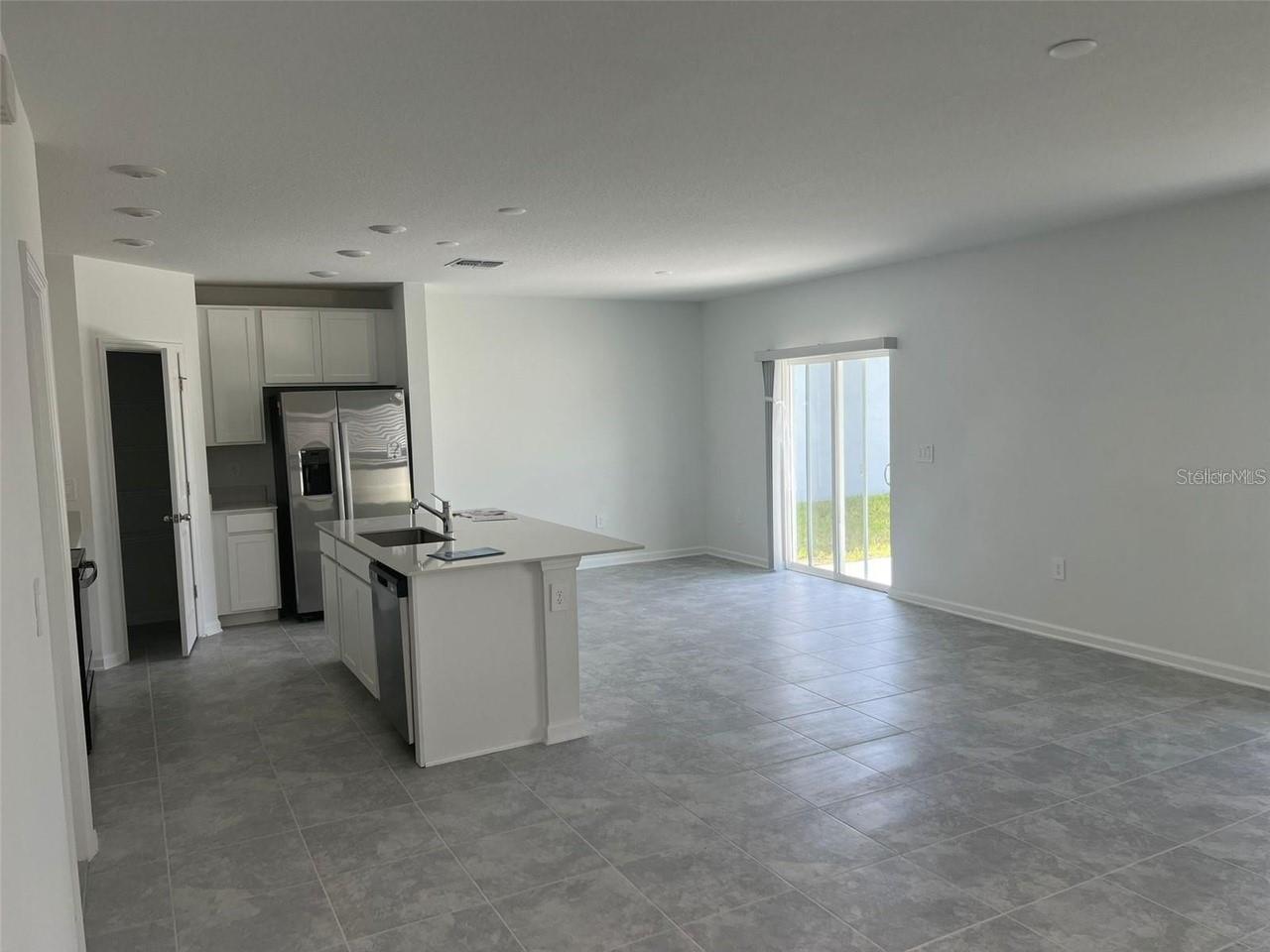 1756 White Water Ct Property Photo 2