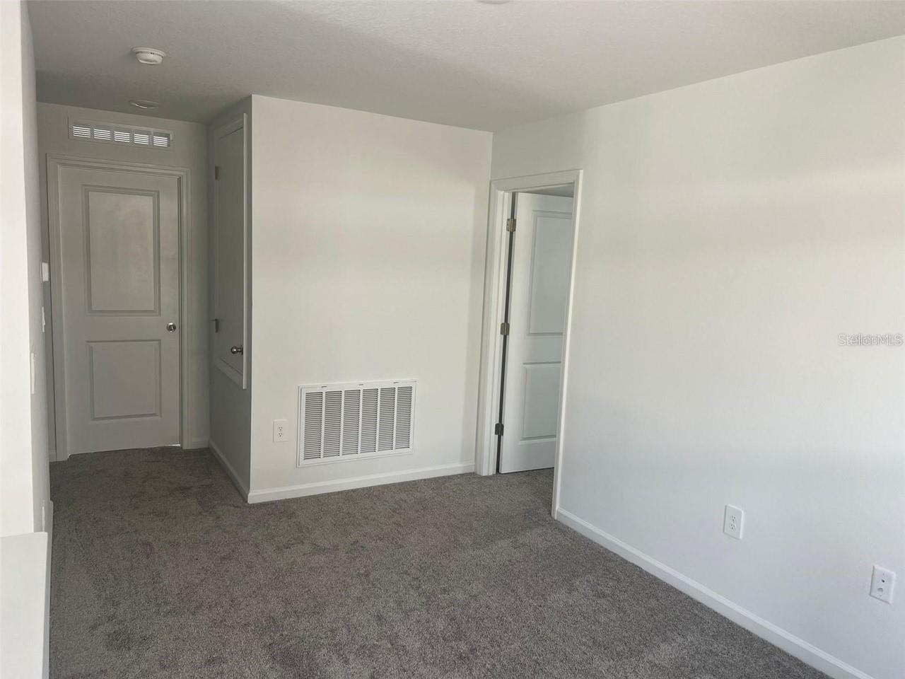 1756 White Water Ct Property Photo 3
