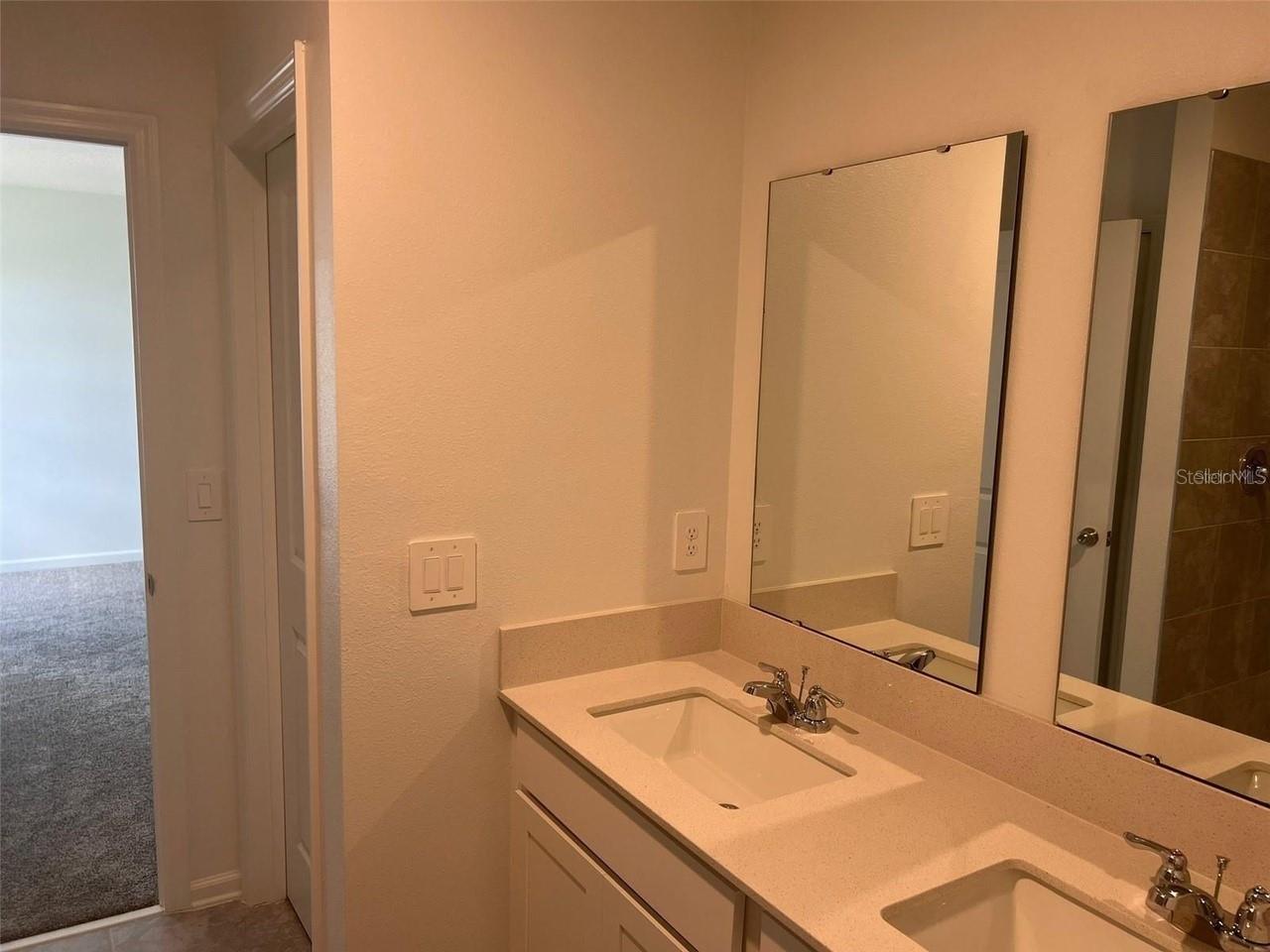 1756 White Water Ct Property Photo 4