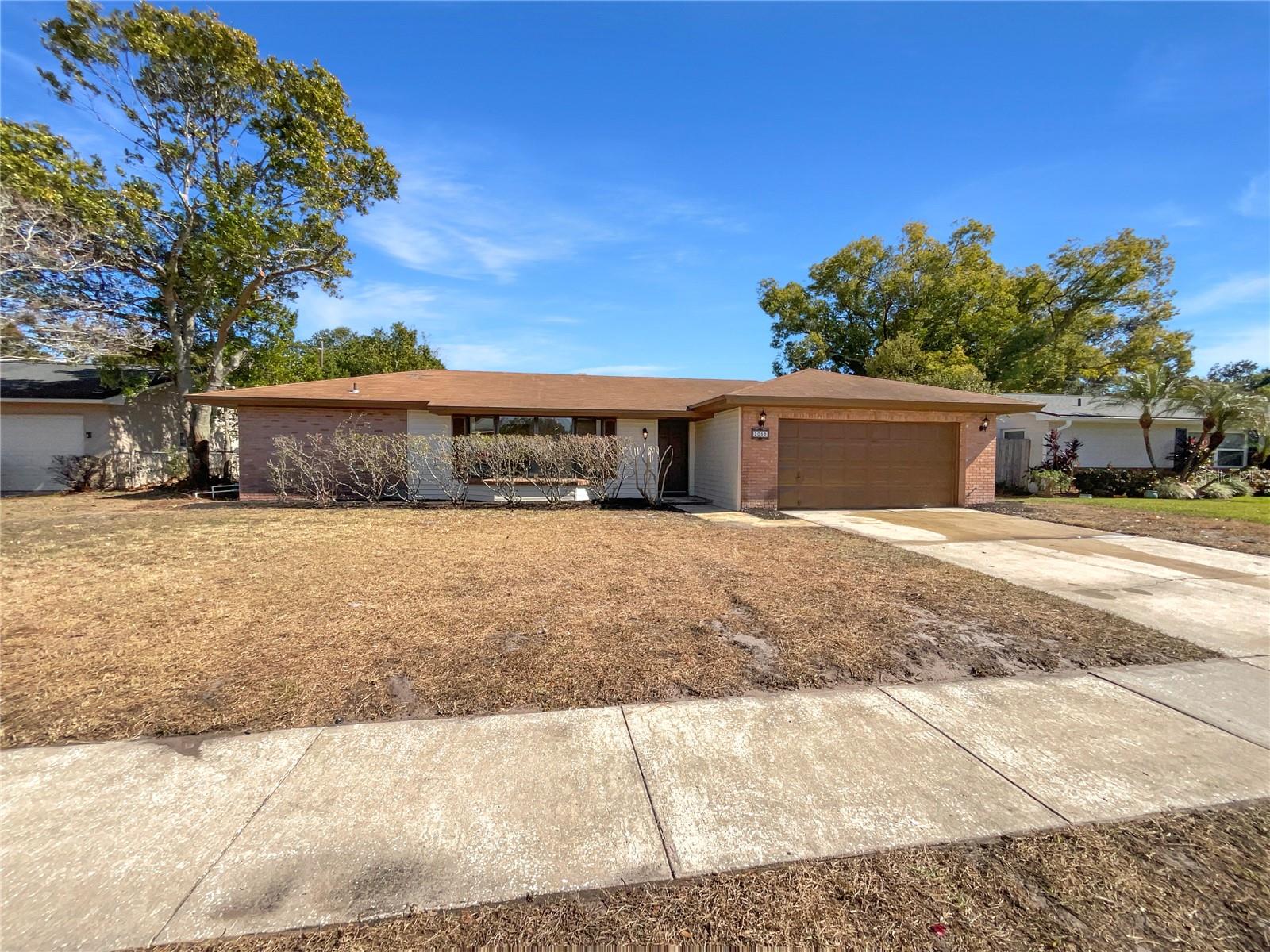 2052 LEANNE CT