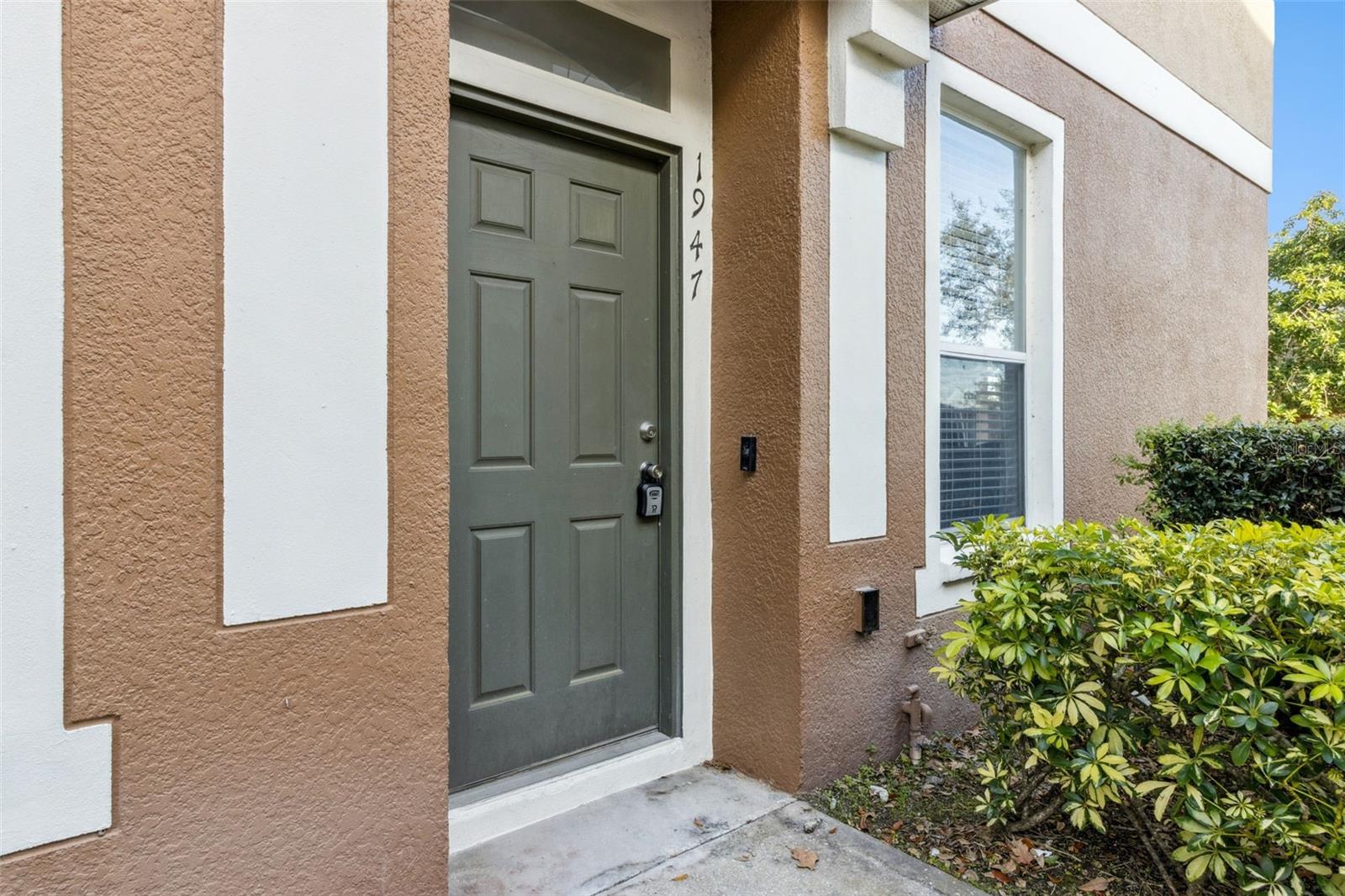1947 Estancia Cir #8c Property Photo 2