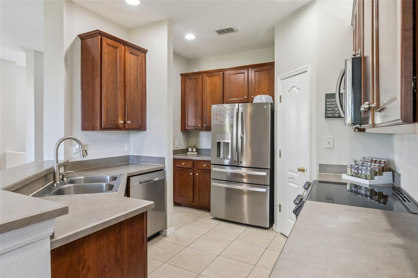 1947 Estancia Cir #8c Property Photo 9