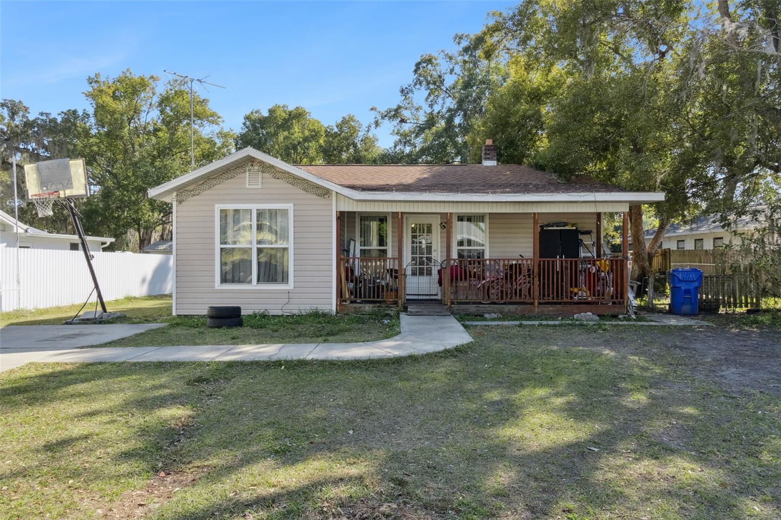 310 E Magnolia St Property Photo 1