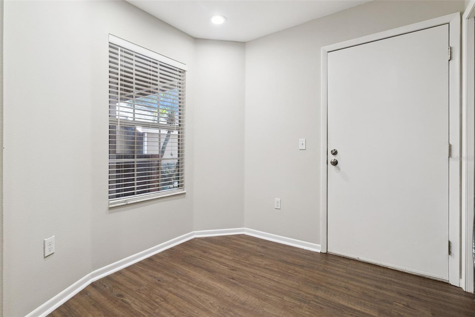 683 Post Oak Cir #117 Property Photo 5