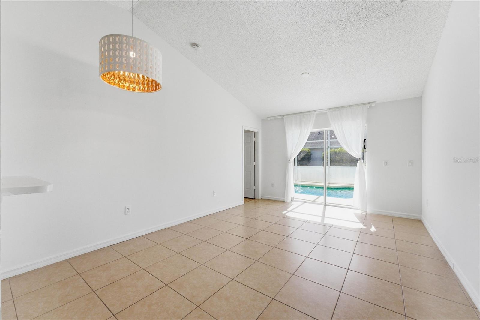 1043 Soaring Eagle Ln Property Photo 6