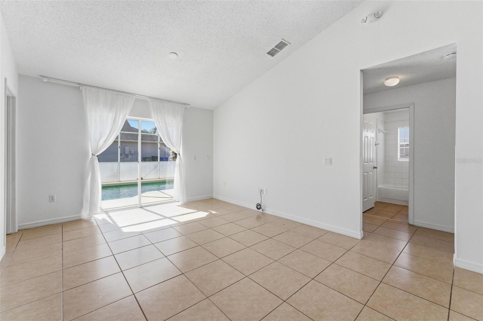 1043 Soaring Eagle Ln Property Photo 9
