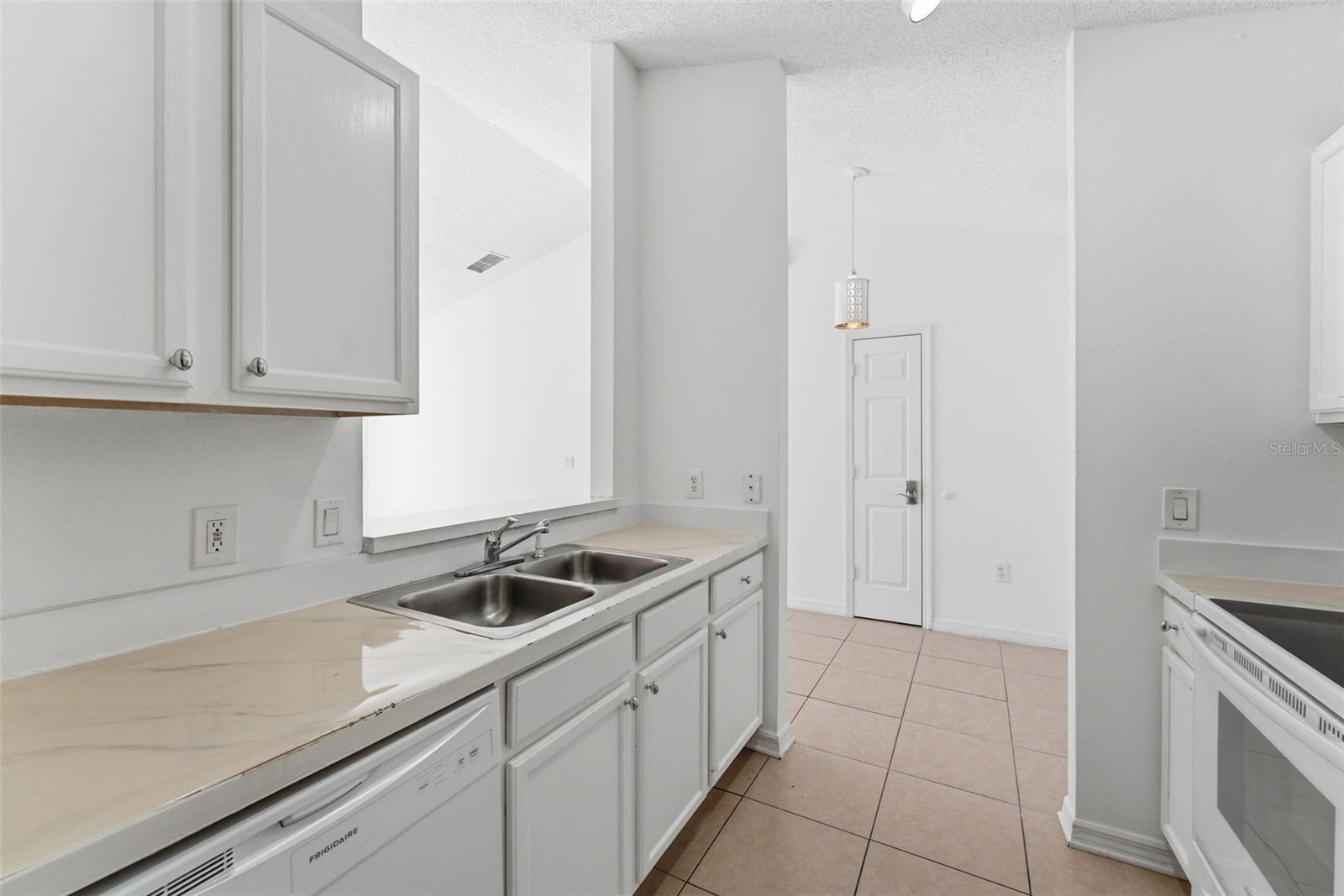 1043 Soaring Eagle Ln Property Photo 18