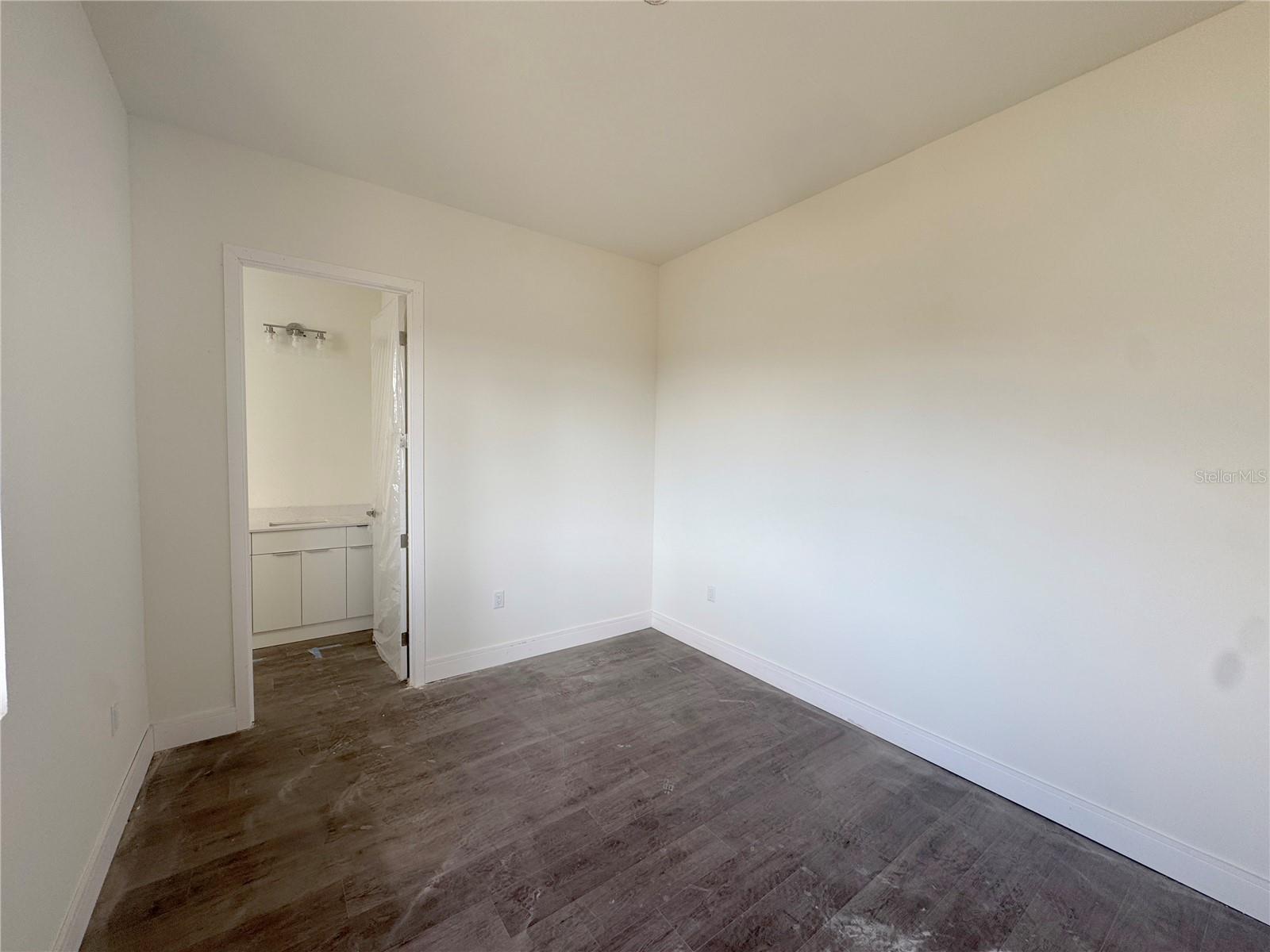O6380479 Property Photo 11