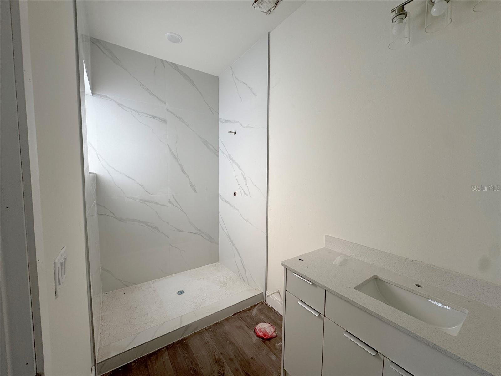 O6380479 Property Photo 12